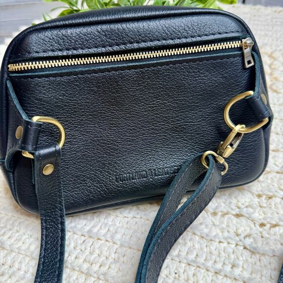 NEW PORTLAND LEATHER Scarlett Sling Bag Pebbled Black Leather Small - Picture 5 of 16